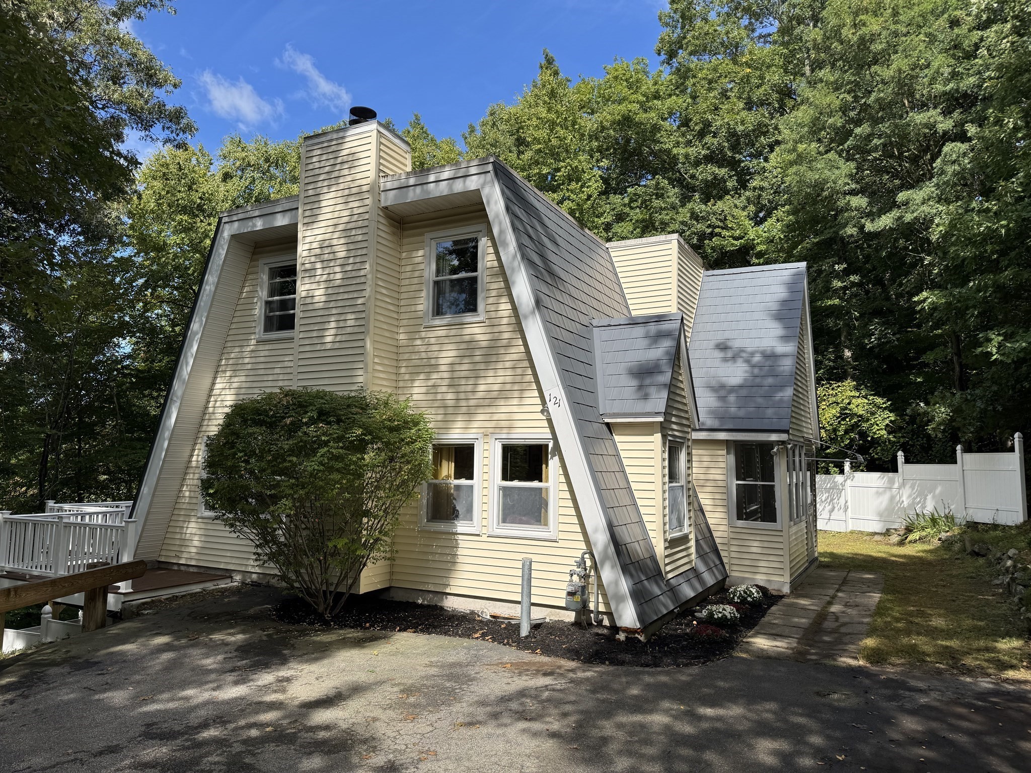 121 Copperfield Rd Property Photo 1