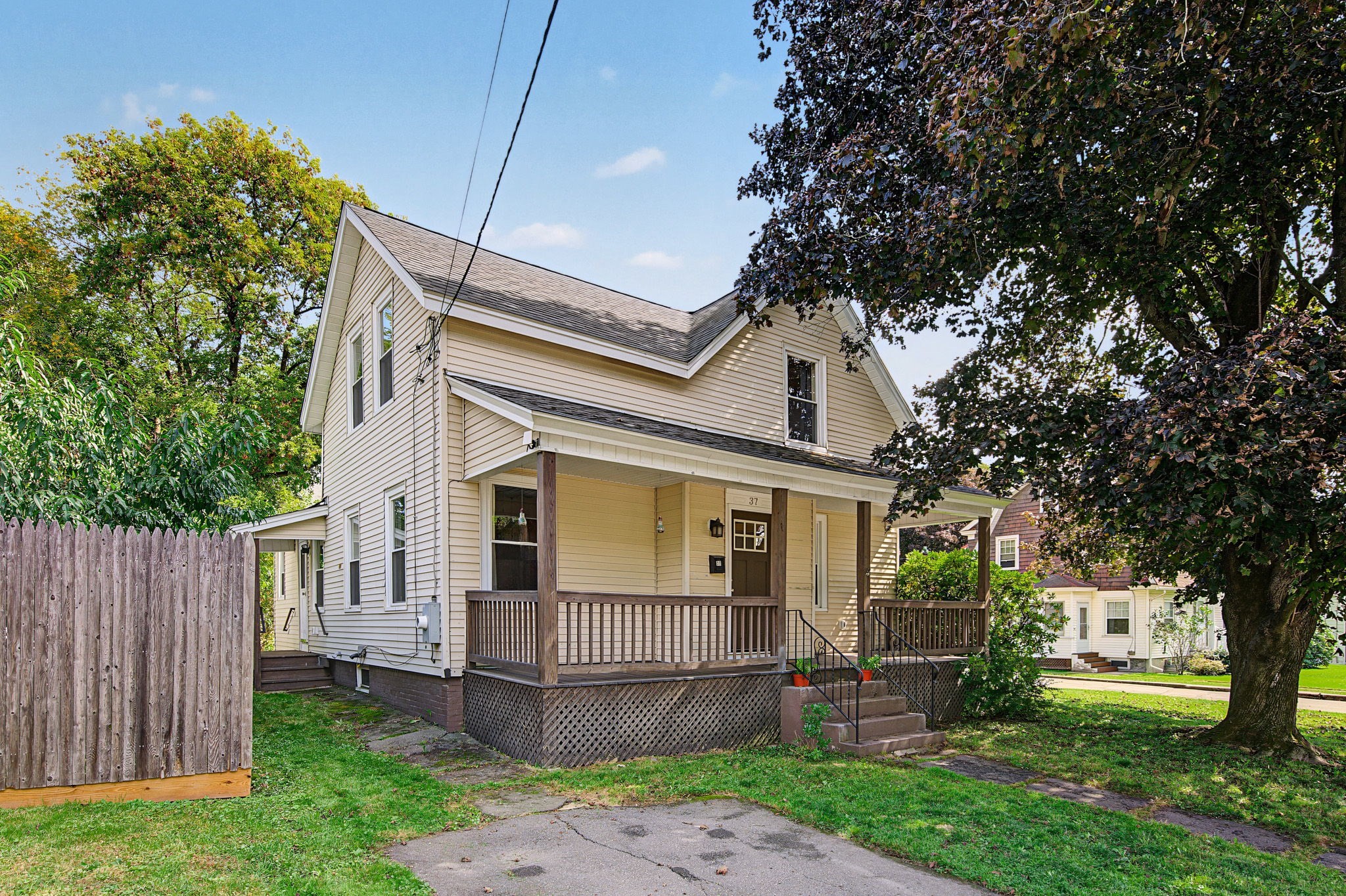 37 Elm St Property Photo 1