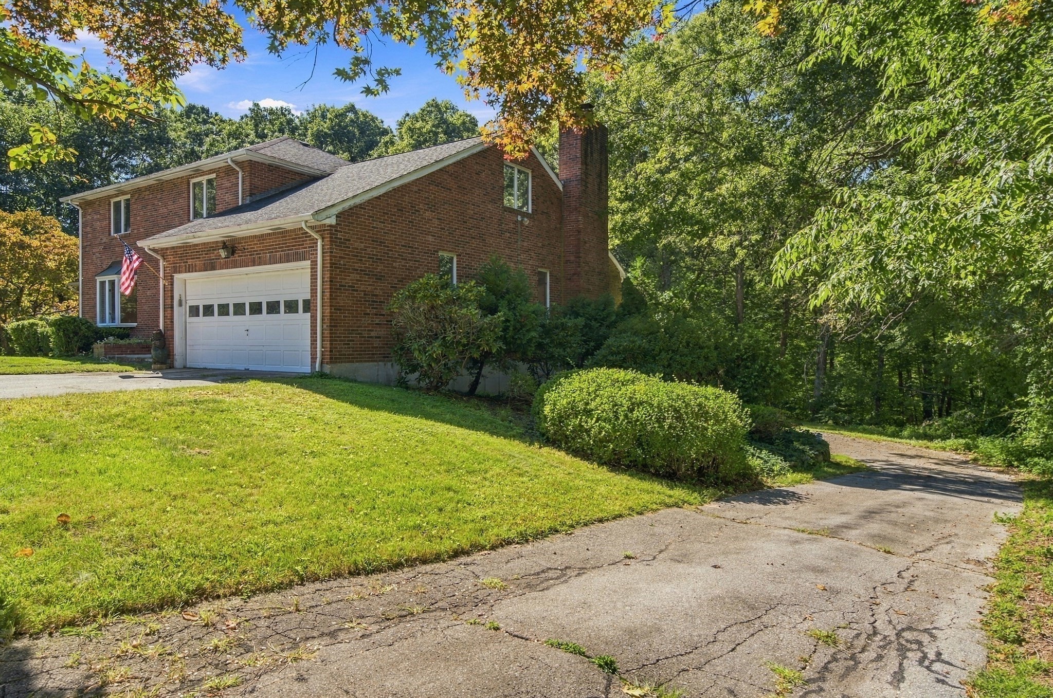 20 Lincoln Property Photo 4
