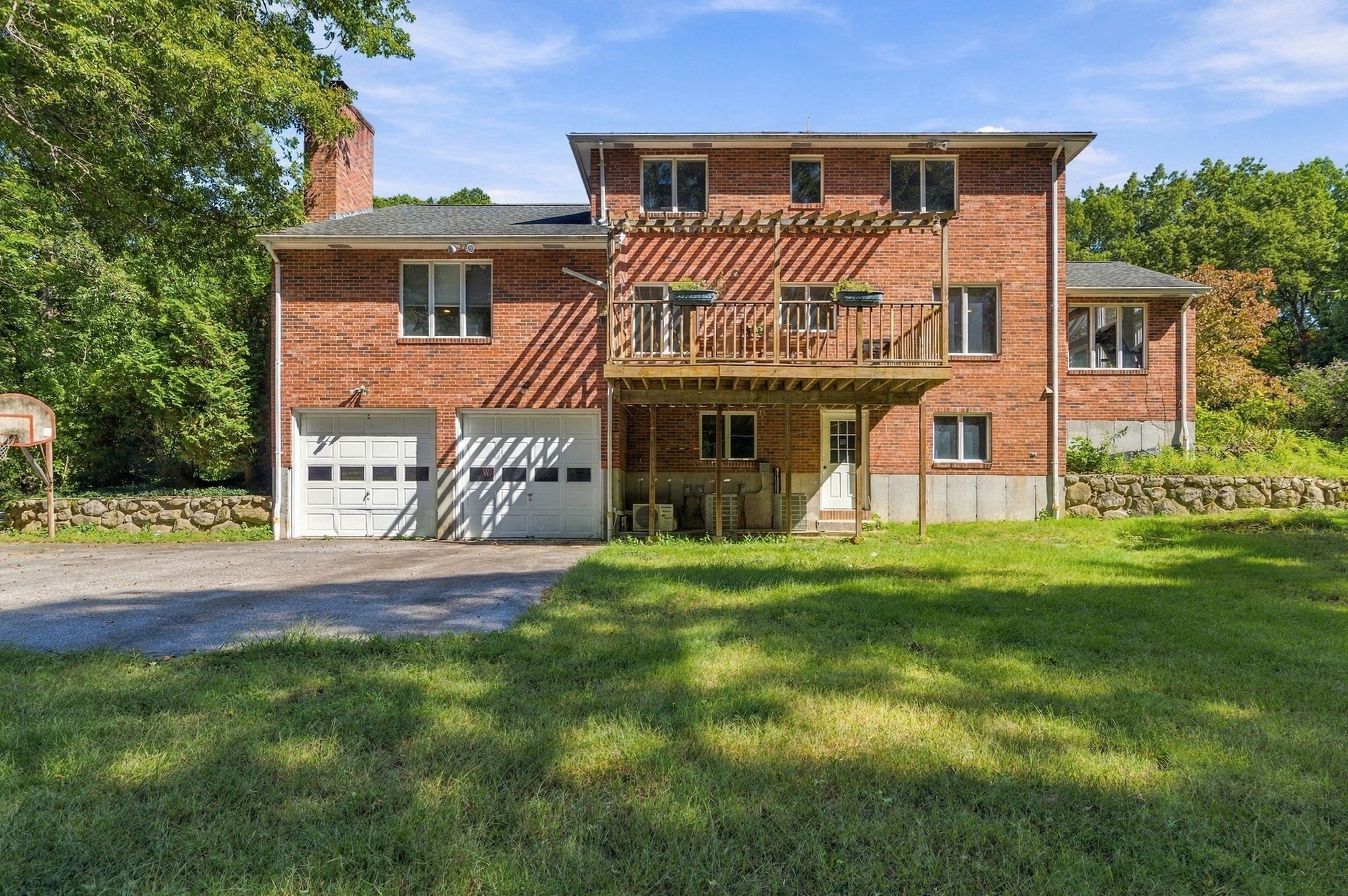 20 Lincoln Property Photo 5