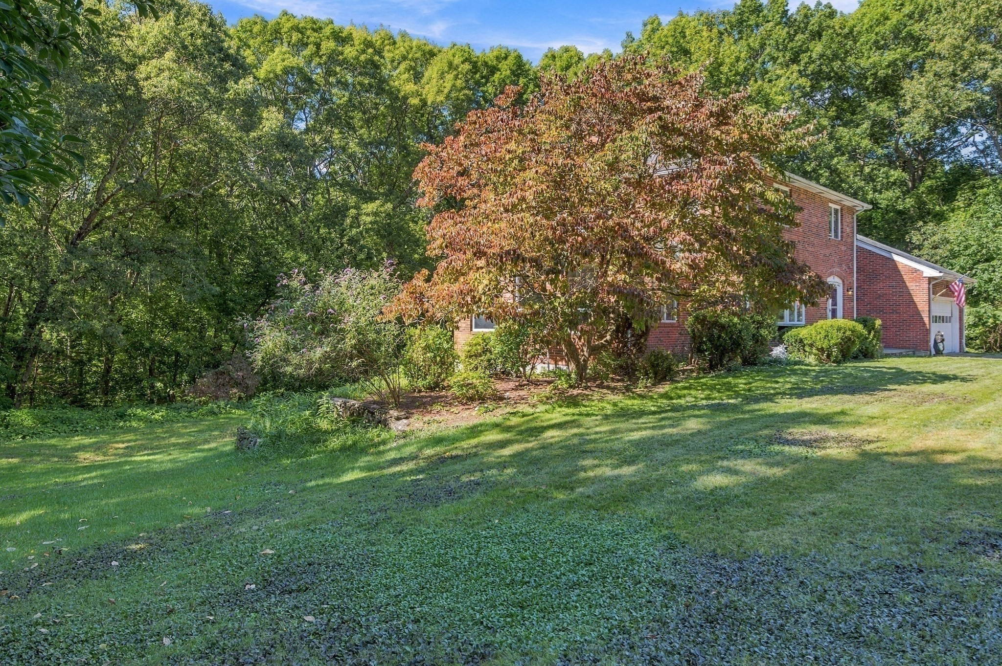 20 Lincoln Property Photo 9