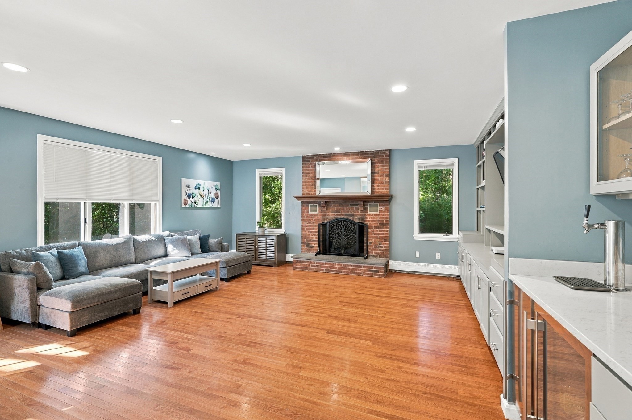 20 Lincoln Property Photo 15