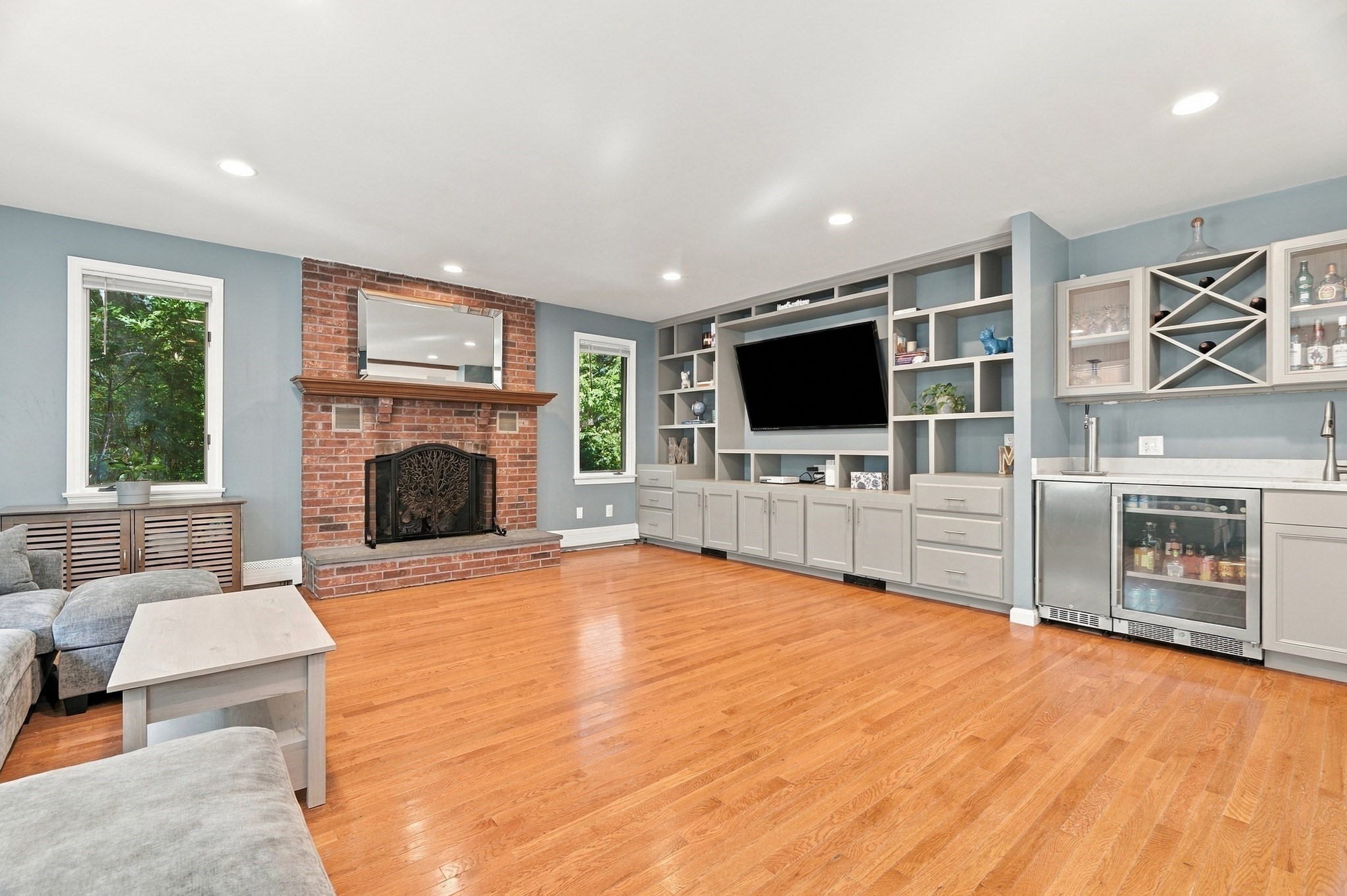 20 Lincoln Property Photo 16