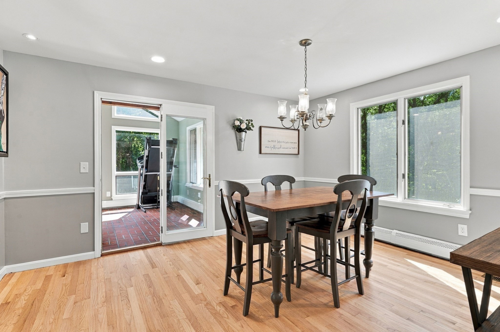 20 Lincoln Property Photo 24