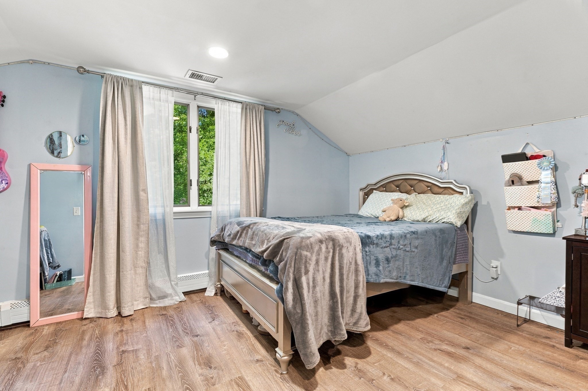 20 Lincoln Property Photo 29