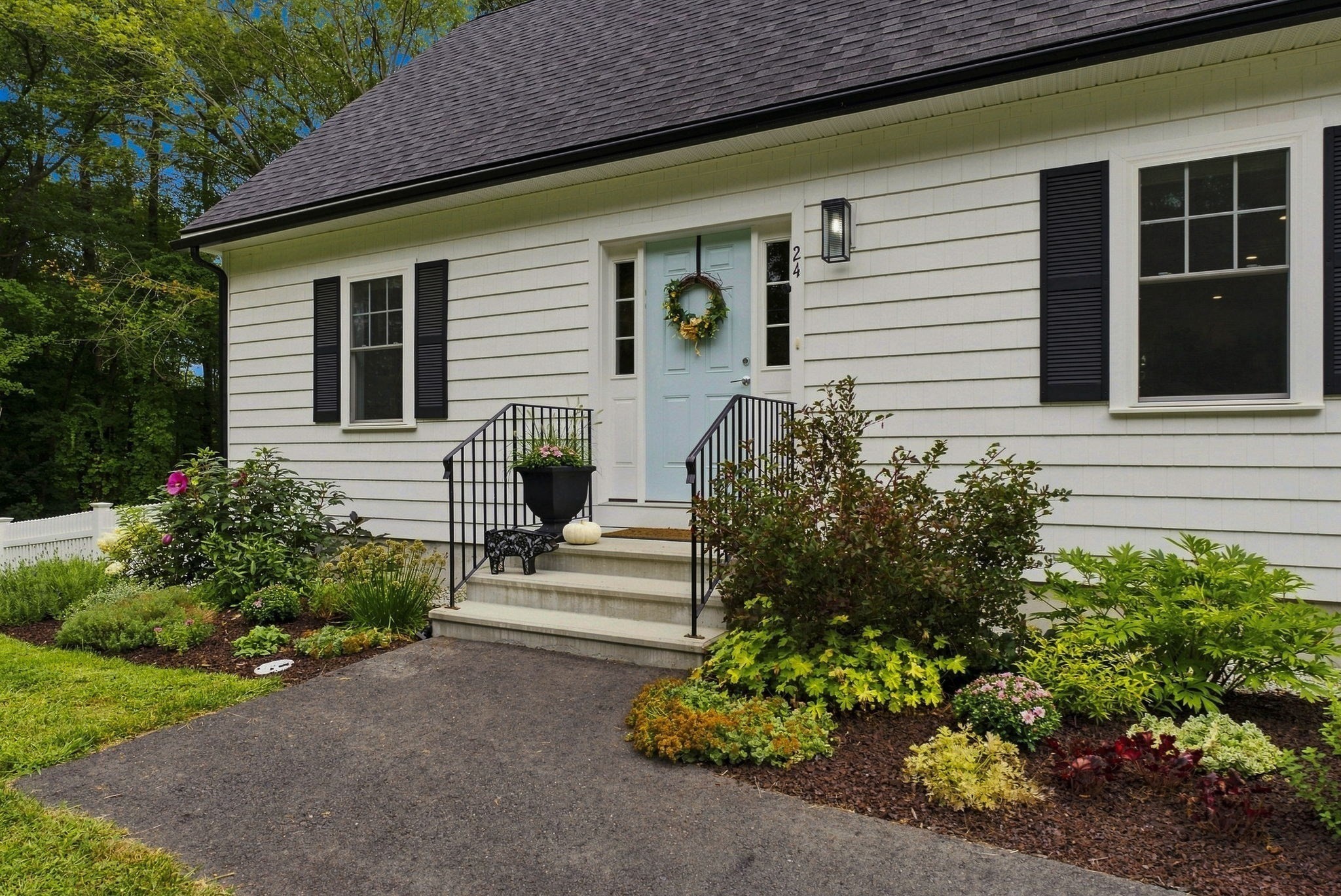 24 Locust St Property Photo 1