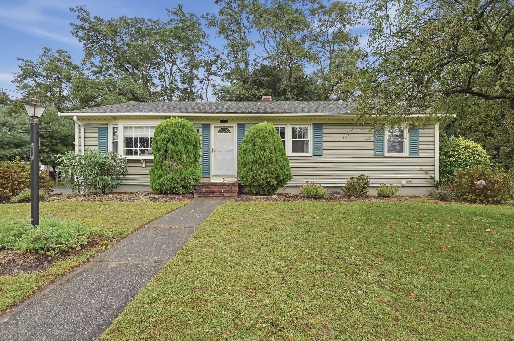 6 Lincoln Dr Property Photo 1