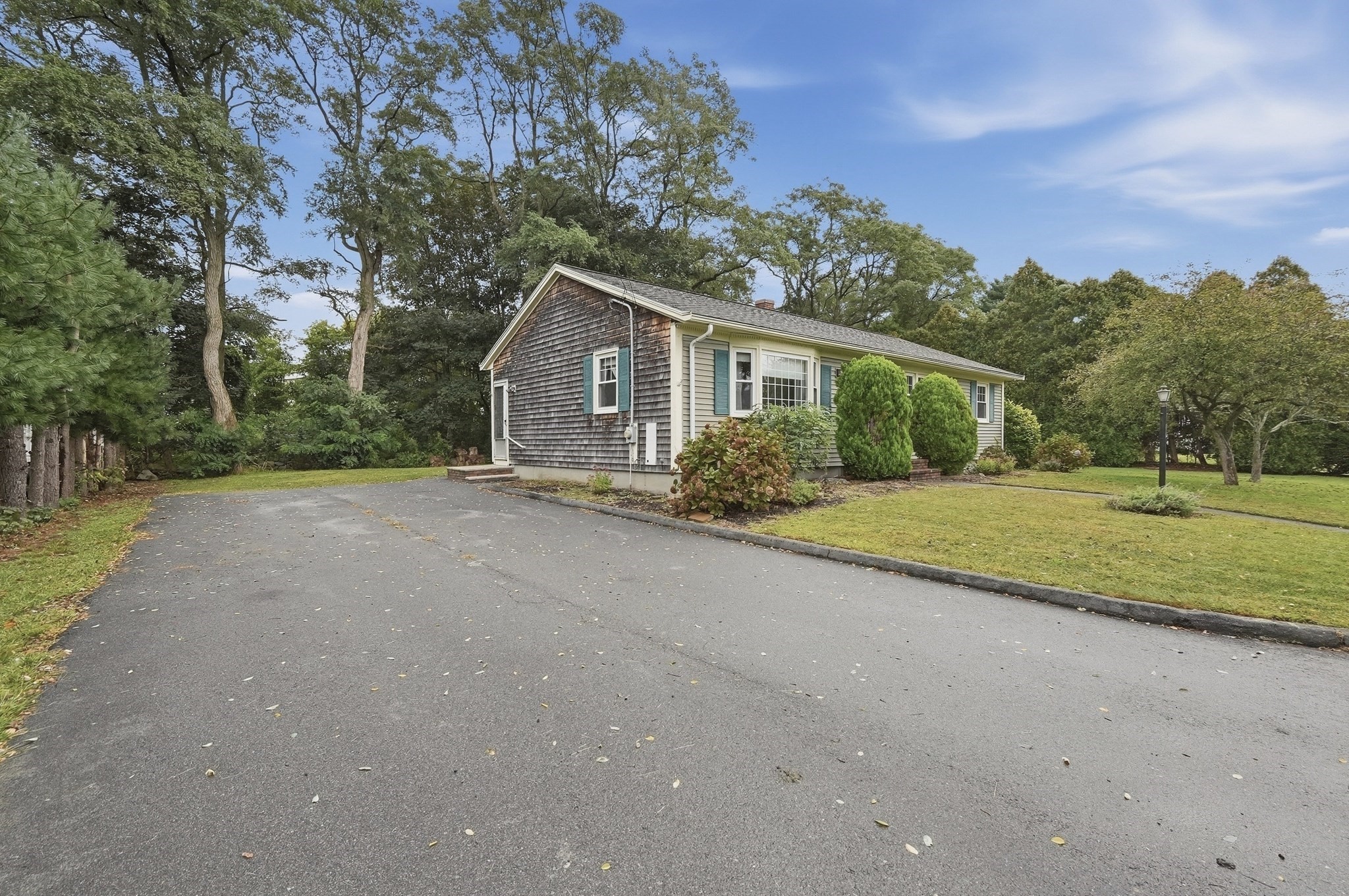 6 Lincoln Dr Property Photo 3