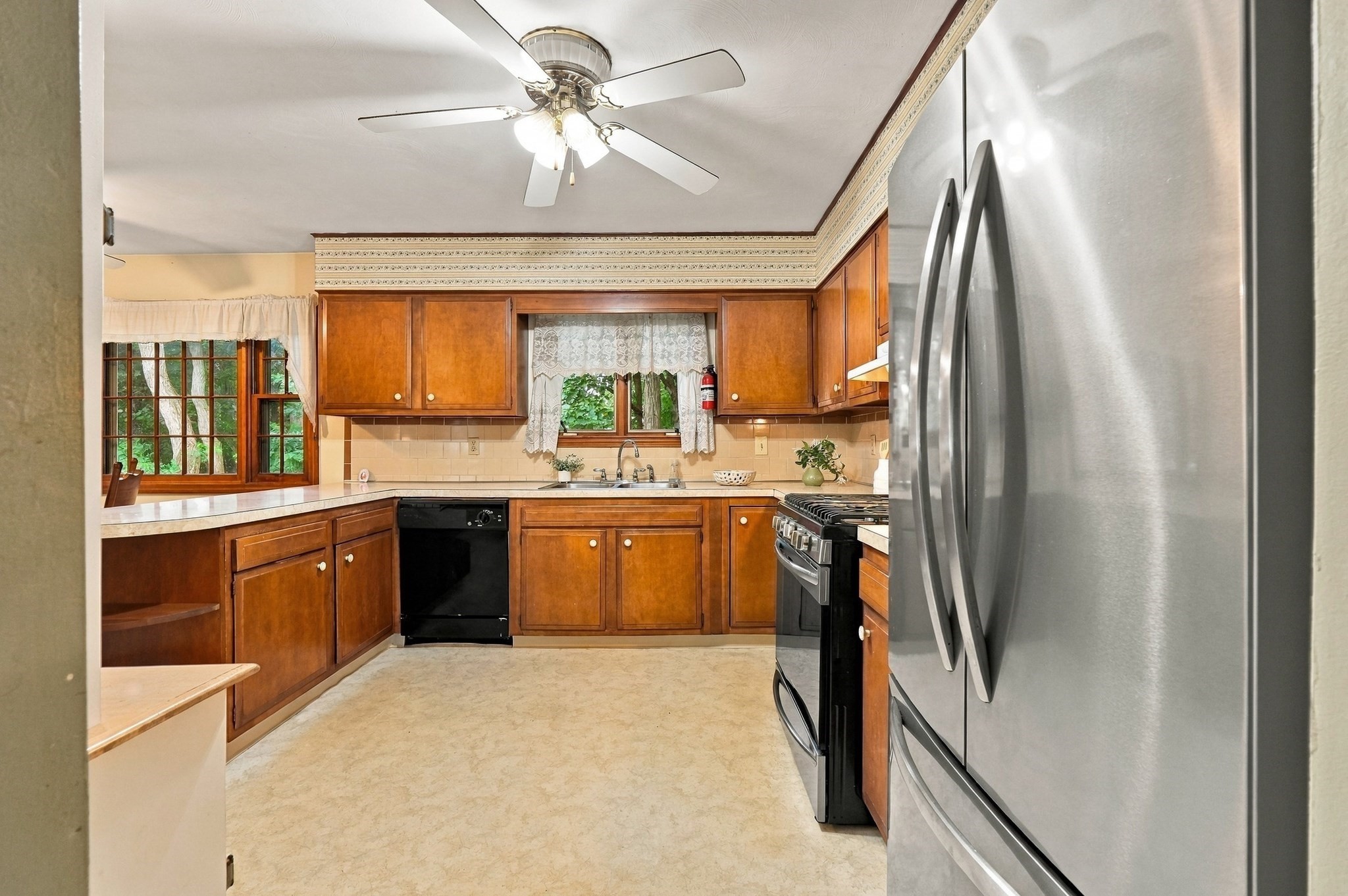 6 Lincoln Dr Property Photo 14
