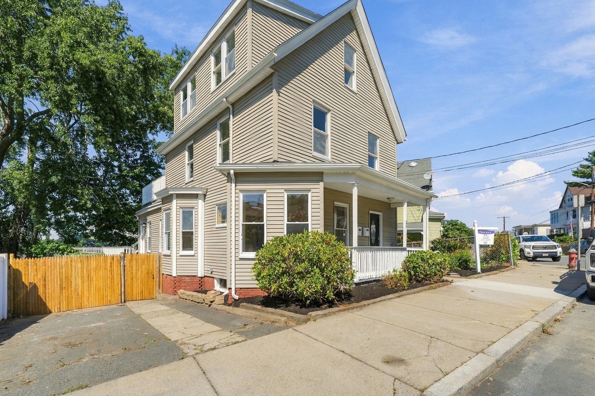 24 Birch St Property Photo 1