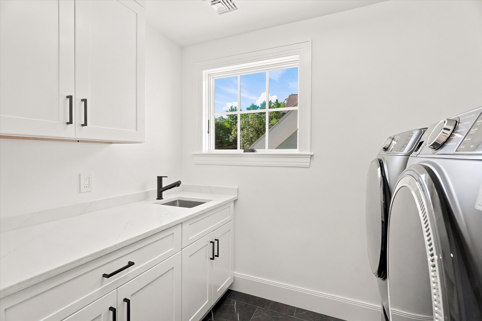 6 Plant St Property Photo 28