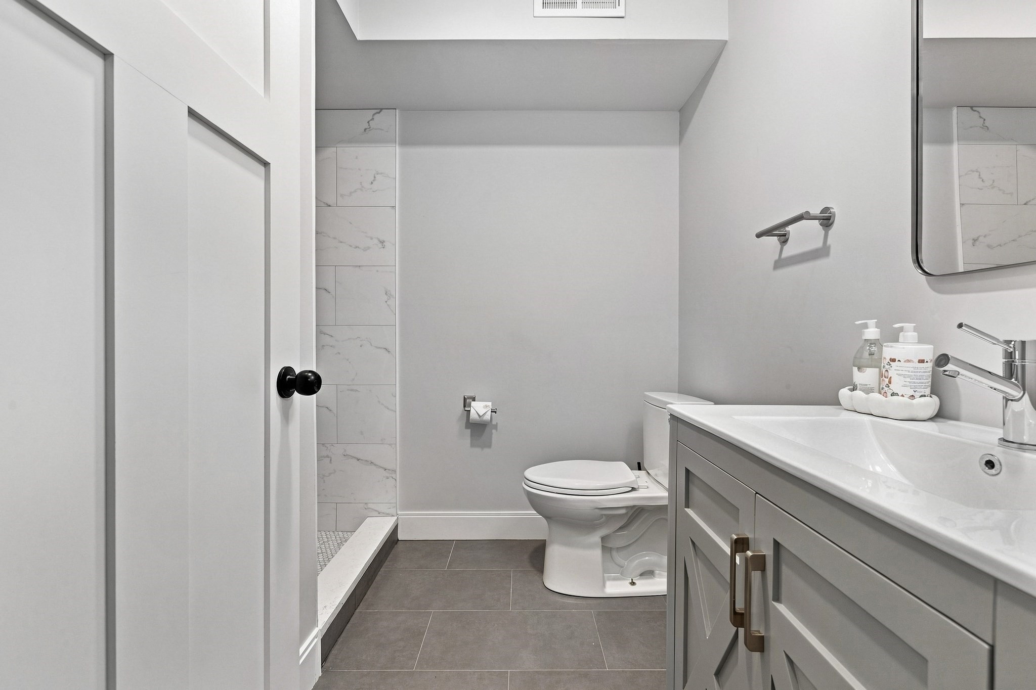 1721 Centre St # 204 Property Photo 13