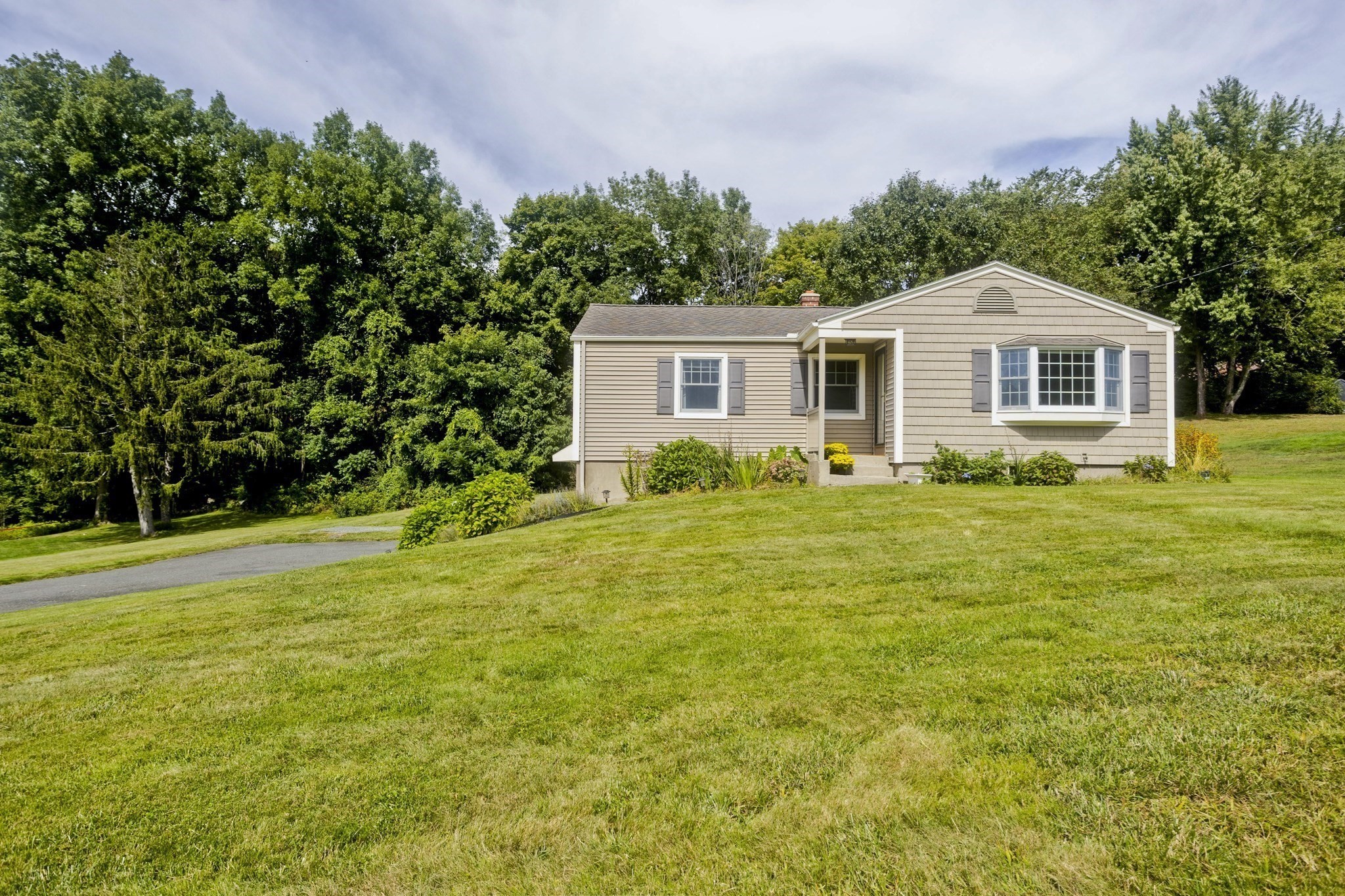 14 Echo Valley Dr Property Photo 2