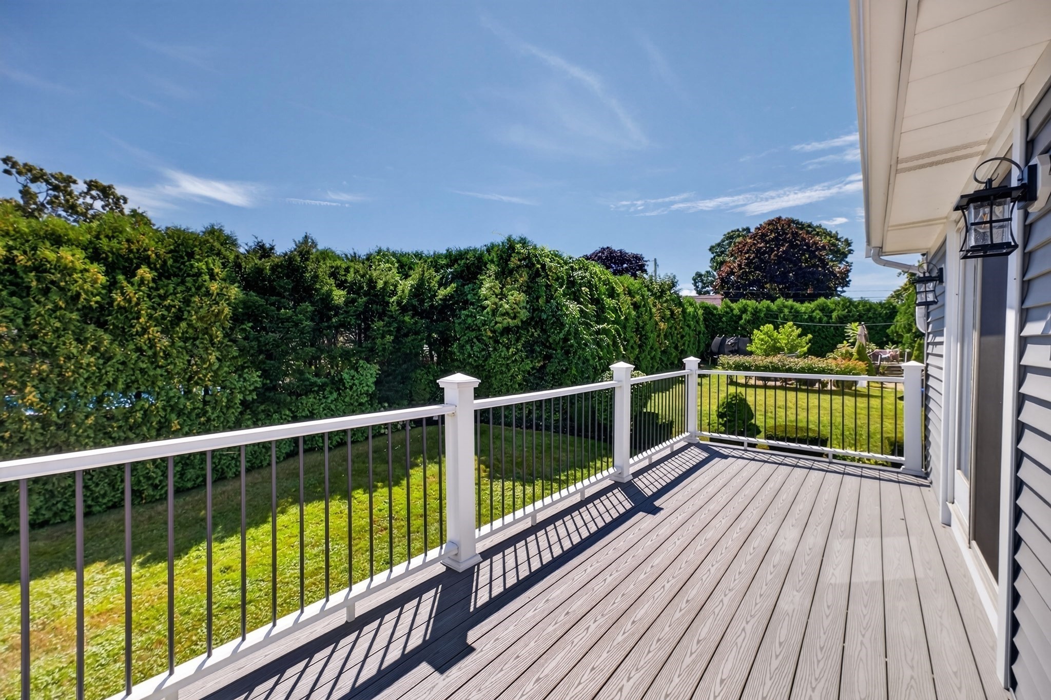 585 N Eastern Ave Property Photo 6