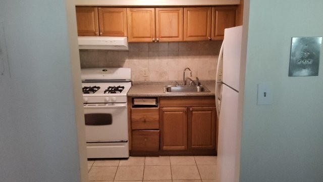 9 Longwood Dr # 4 Property Photo 3