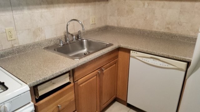 9 Longwood Dr # 4 Property Photo 4