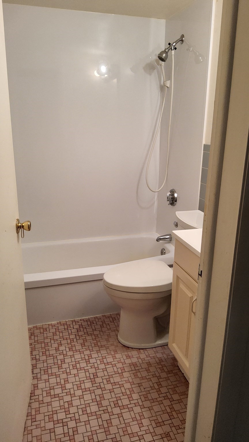 9 Longwood Dr # 4 Property Photo 5