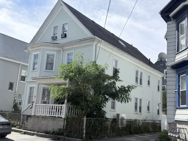 525 Cottage St Property Photo 2
