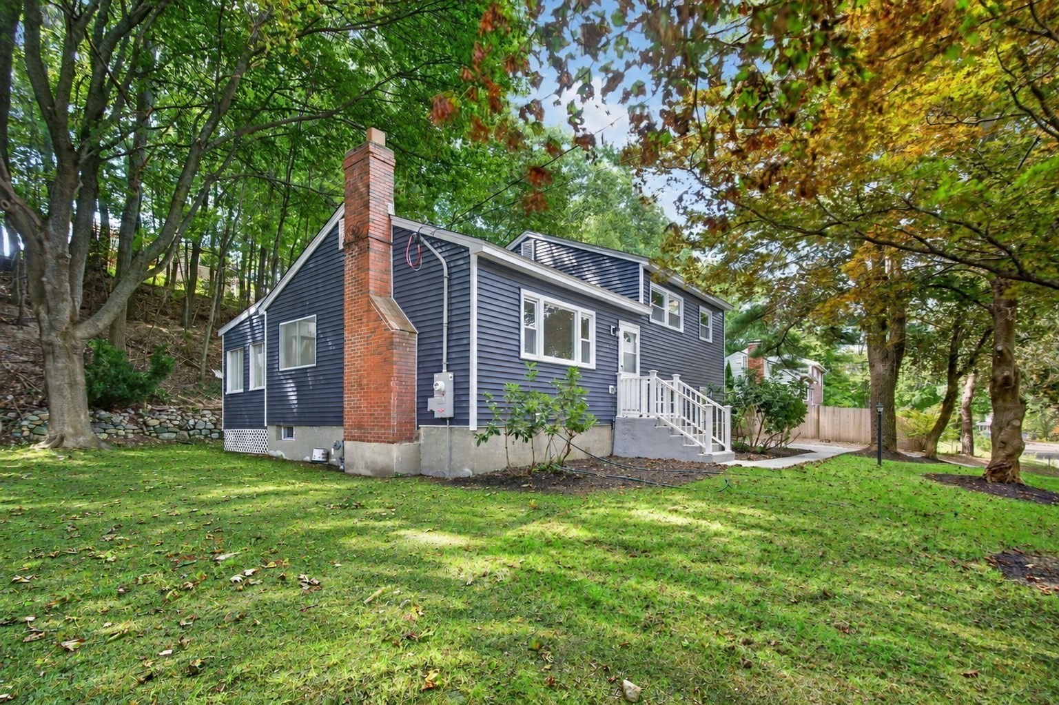 251 Winn St Property Photo 2
