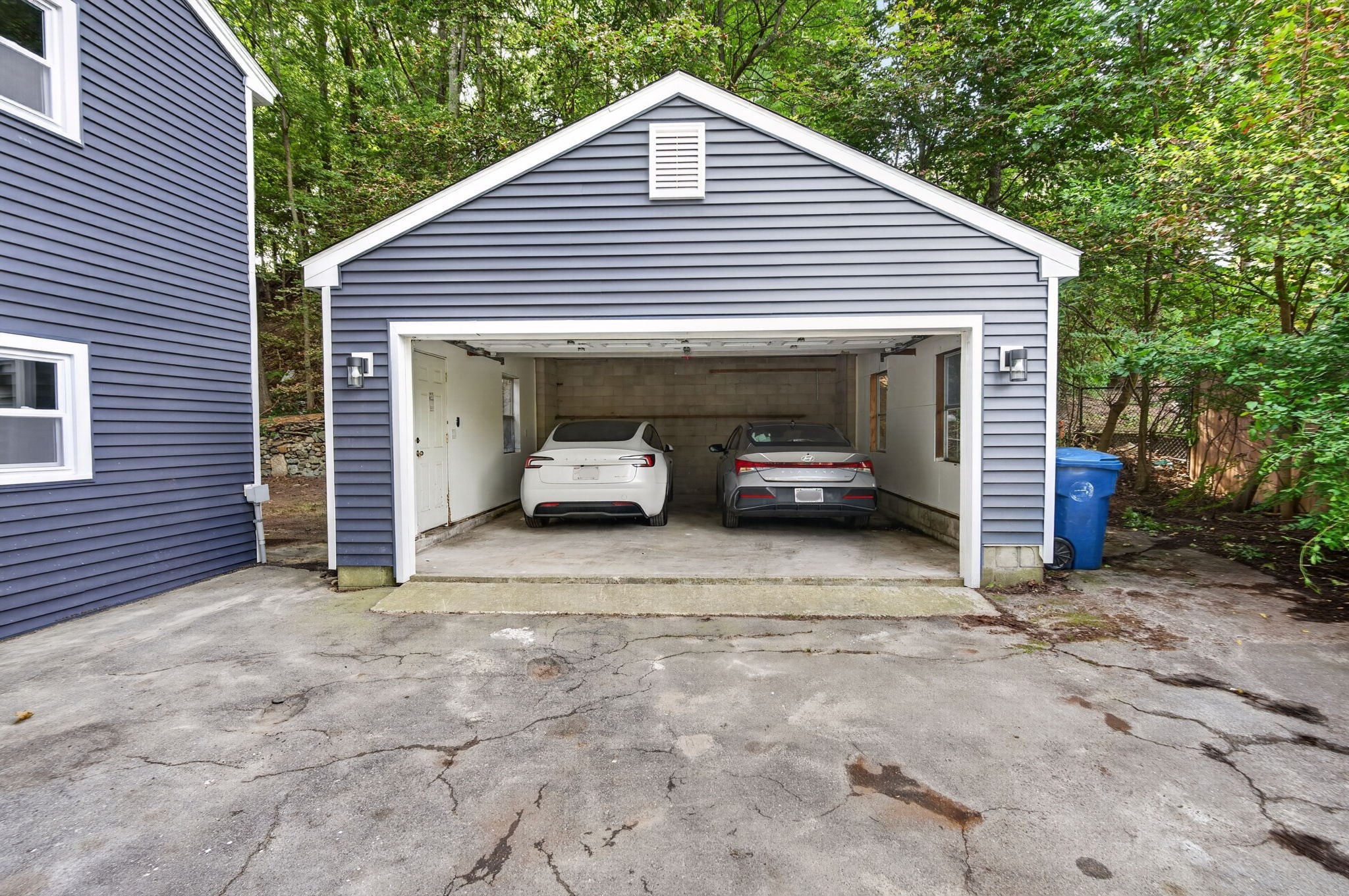 251 Winn St Property Photo 4