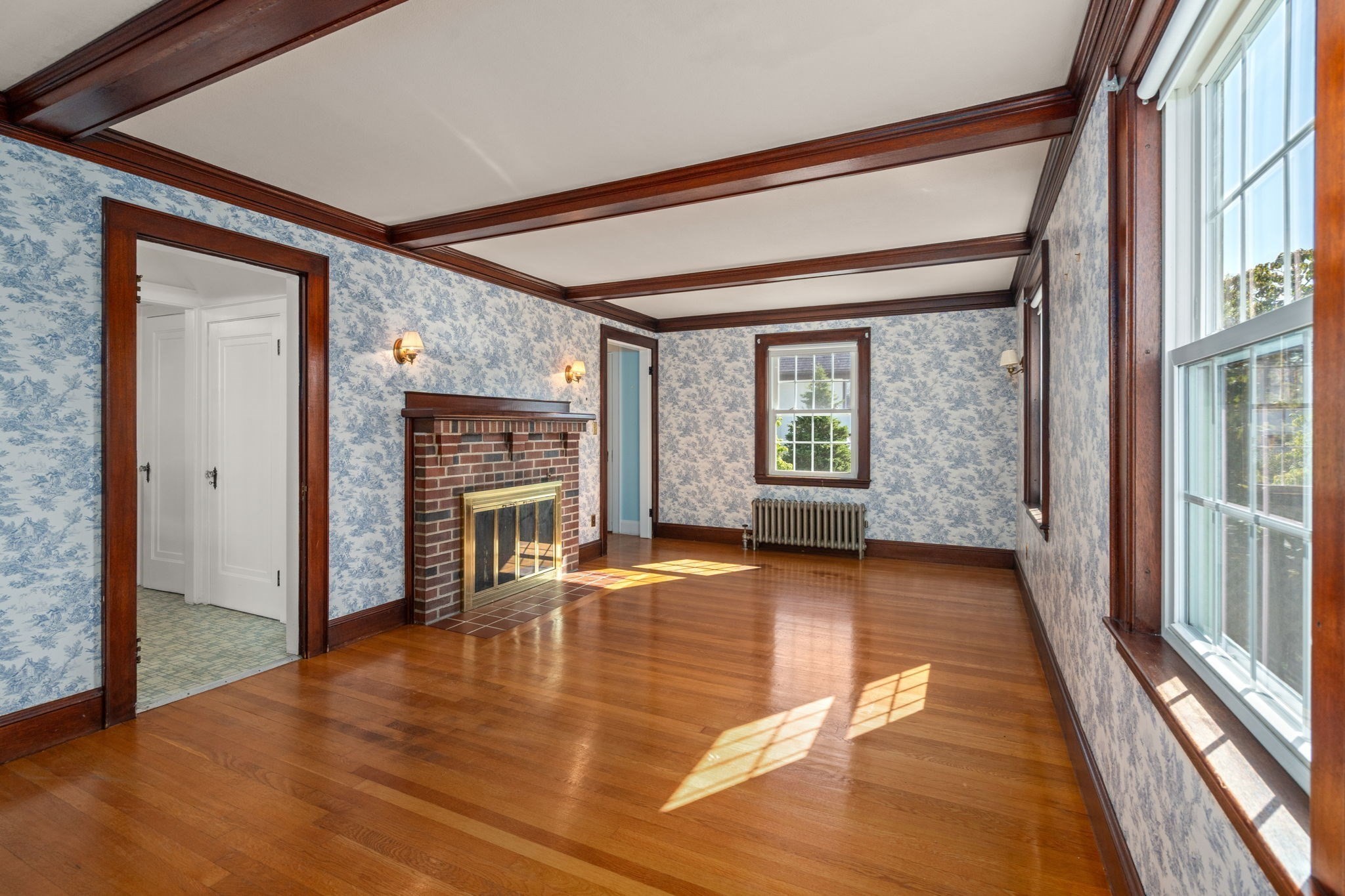 61 Tesla Ave Property Photo 4