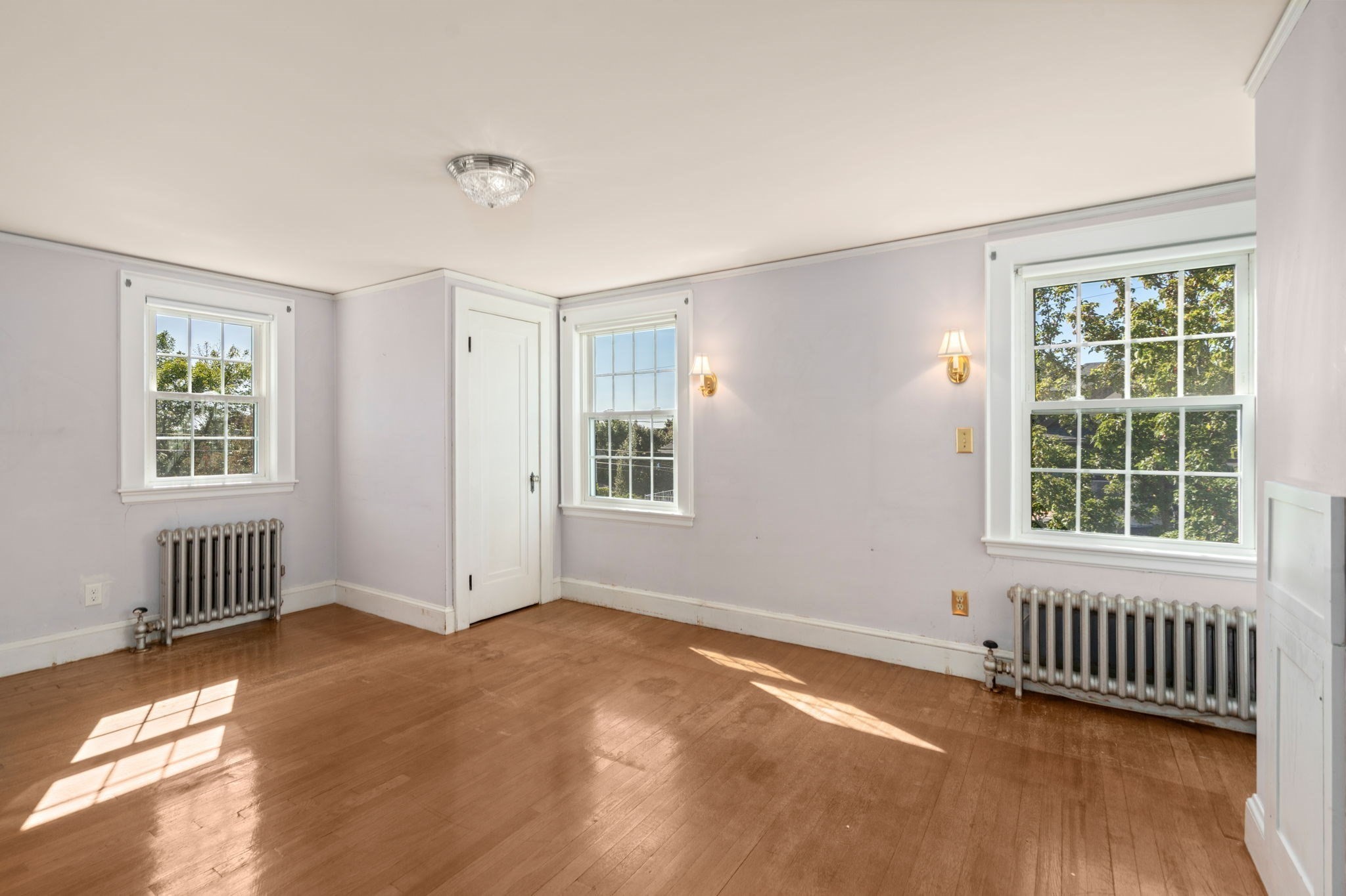 61 Tesla Ave Property Photo 14