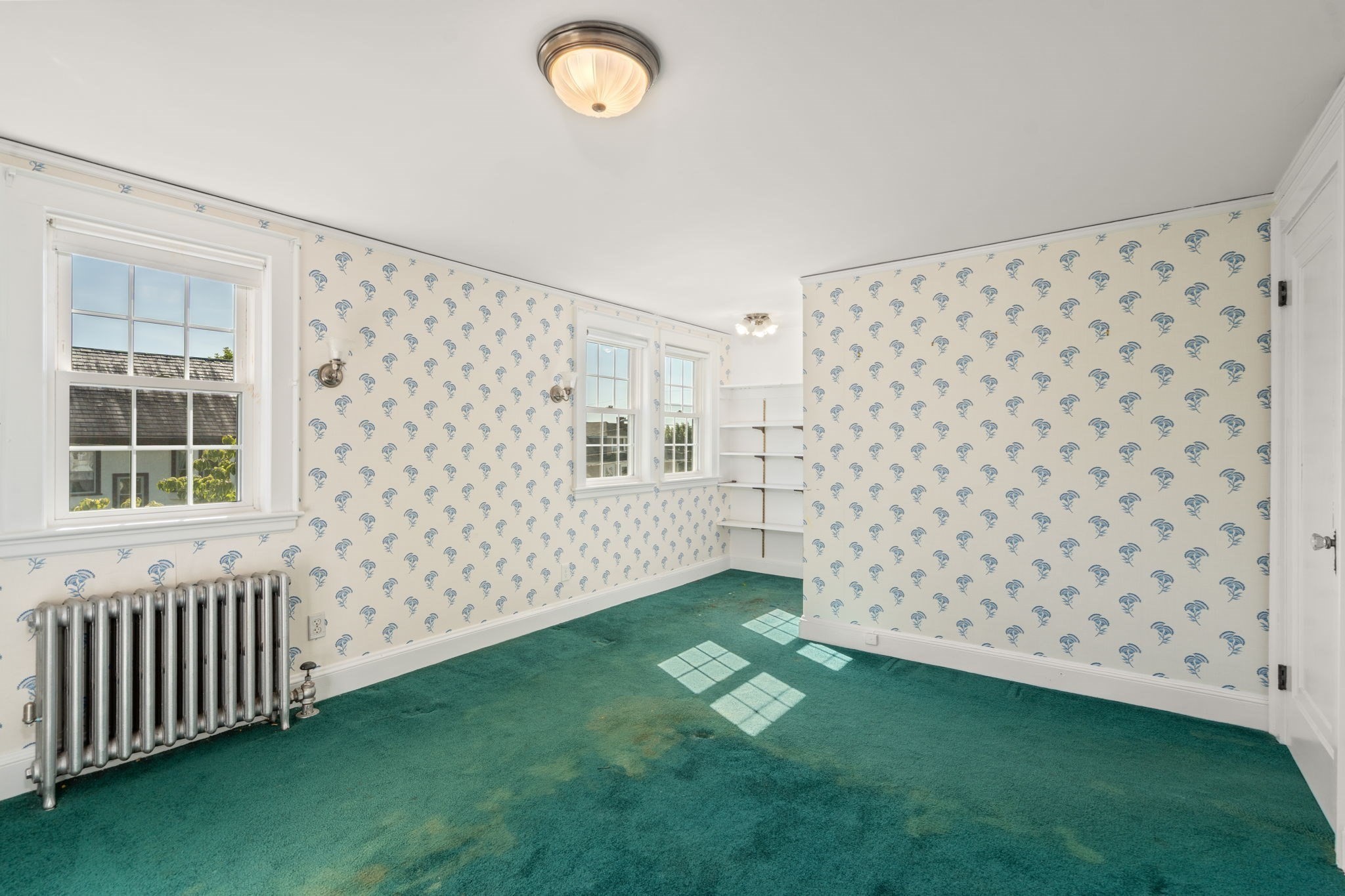 61 Tesla Ave Property Photo 15