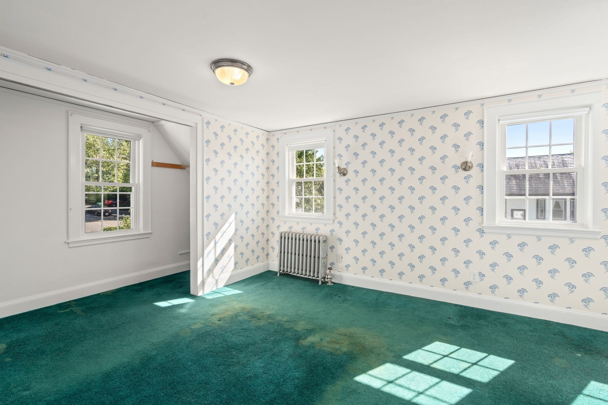 61 Tesla Ave Property Photo 16