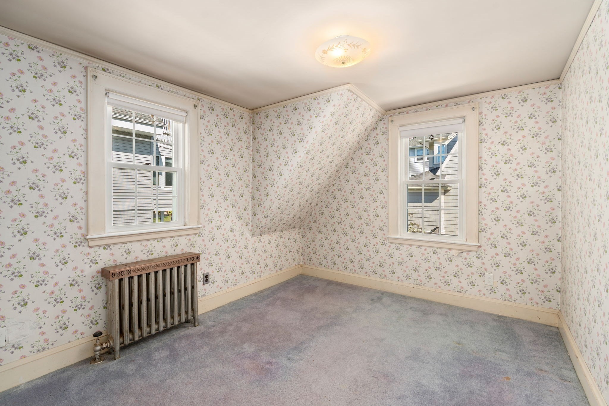 61 Tesla Ave Property Photo 17