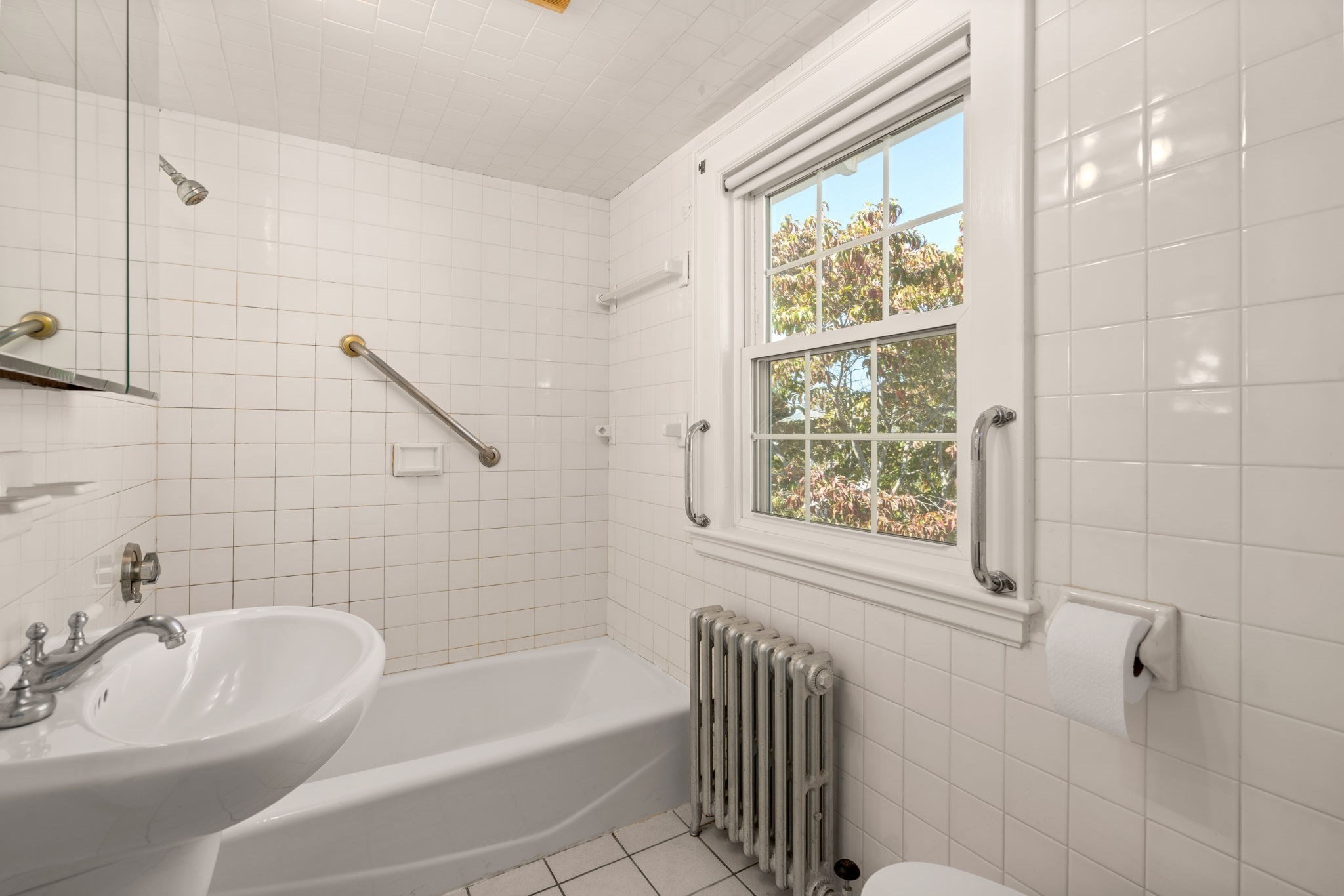 61 Tesla Ave Property Photo 18