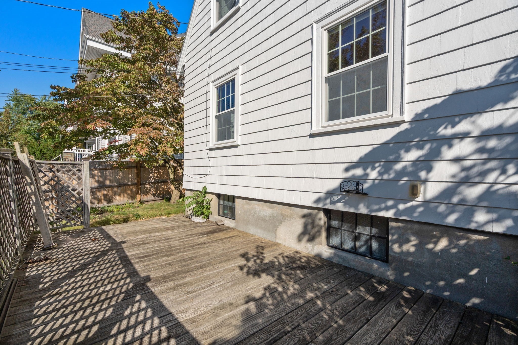 61 Tesla Ave Property Photo 27