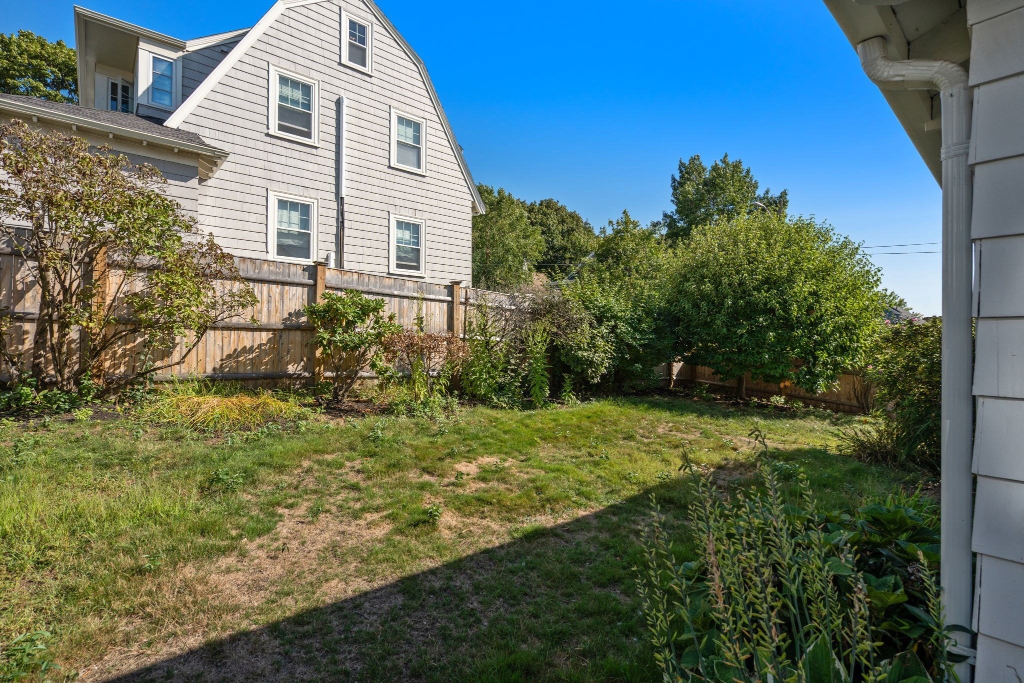 61 Tesla Ave Property Photo 28