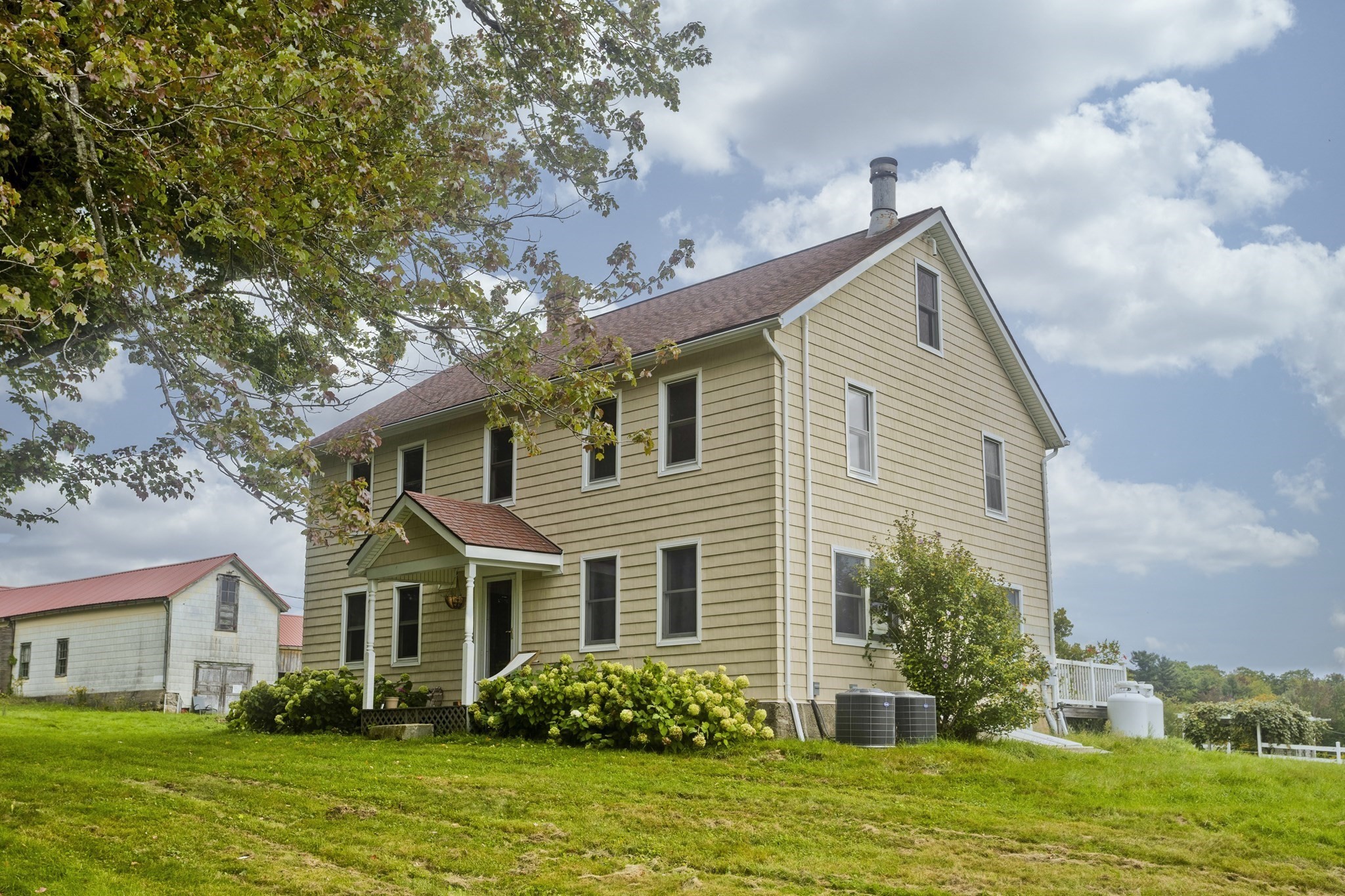 54 Gibbs Rd Property Photo 1