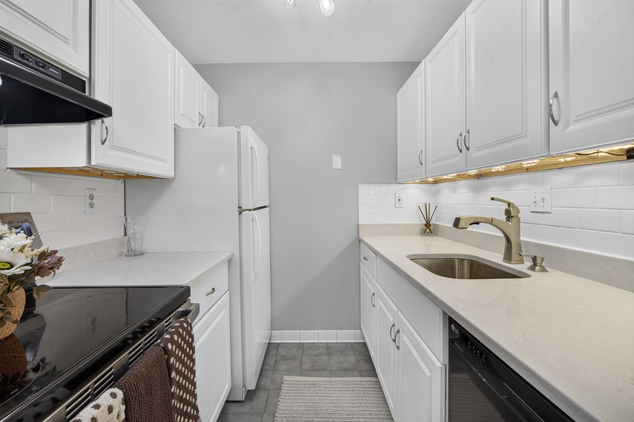 61 Wright # 105 Property Photo 25