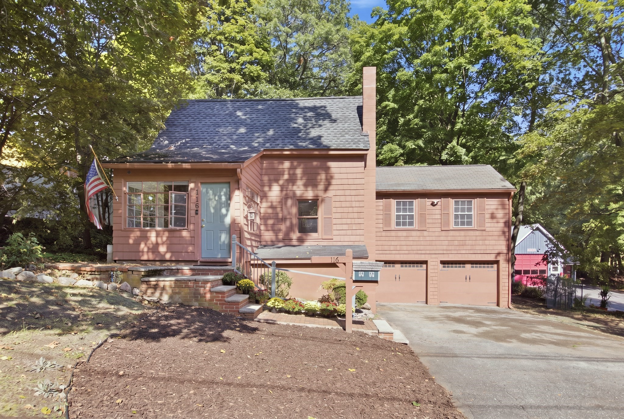 116 Green St Property Photo 1