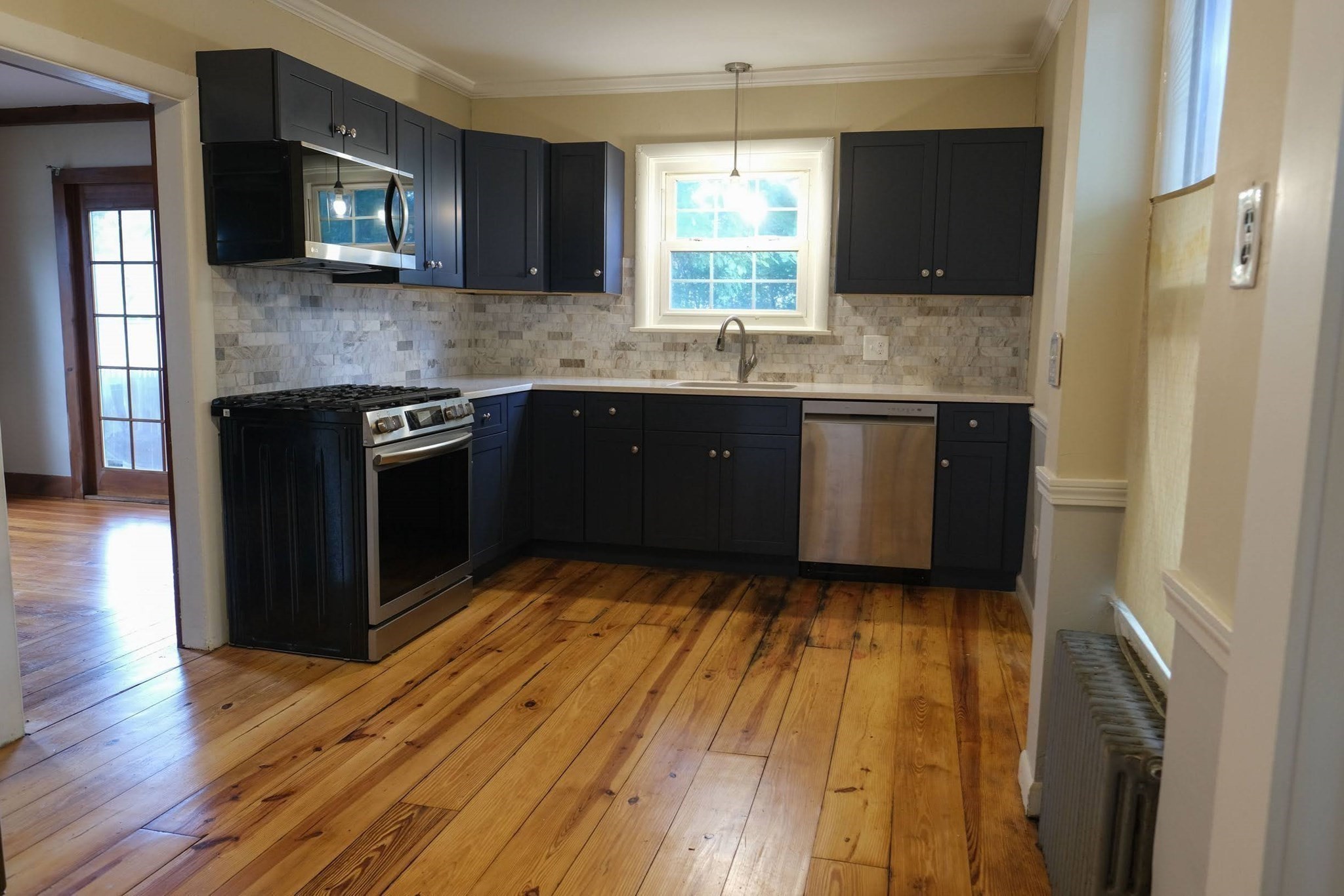 103 Farnsworth St Property Photo 3