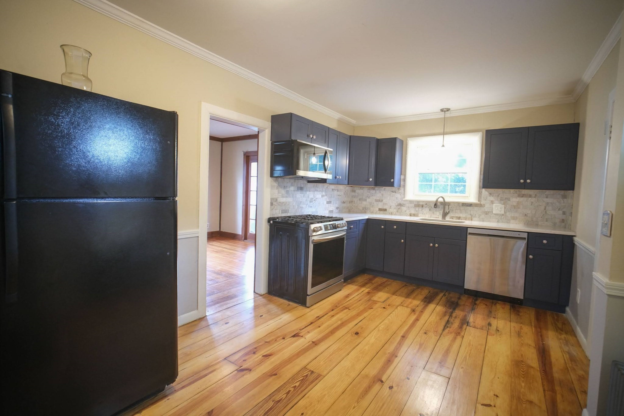 103 Farnsworth St Property Photo 4