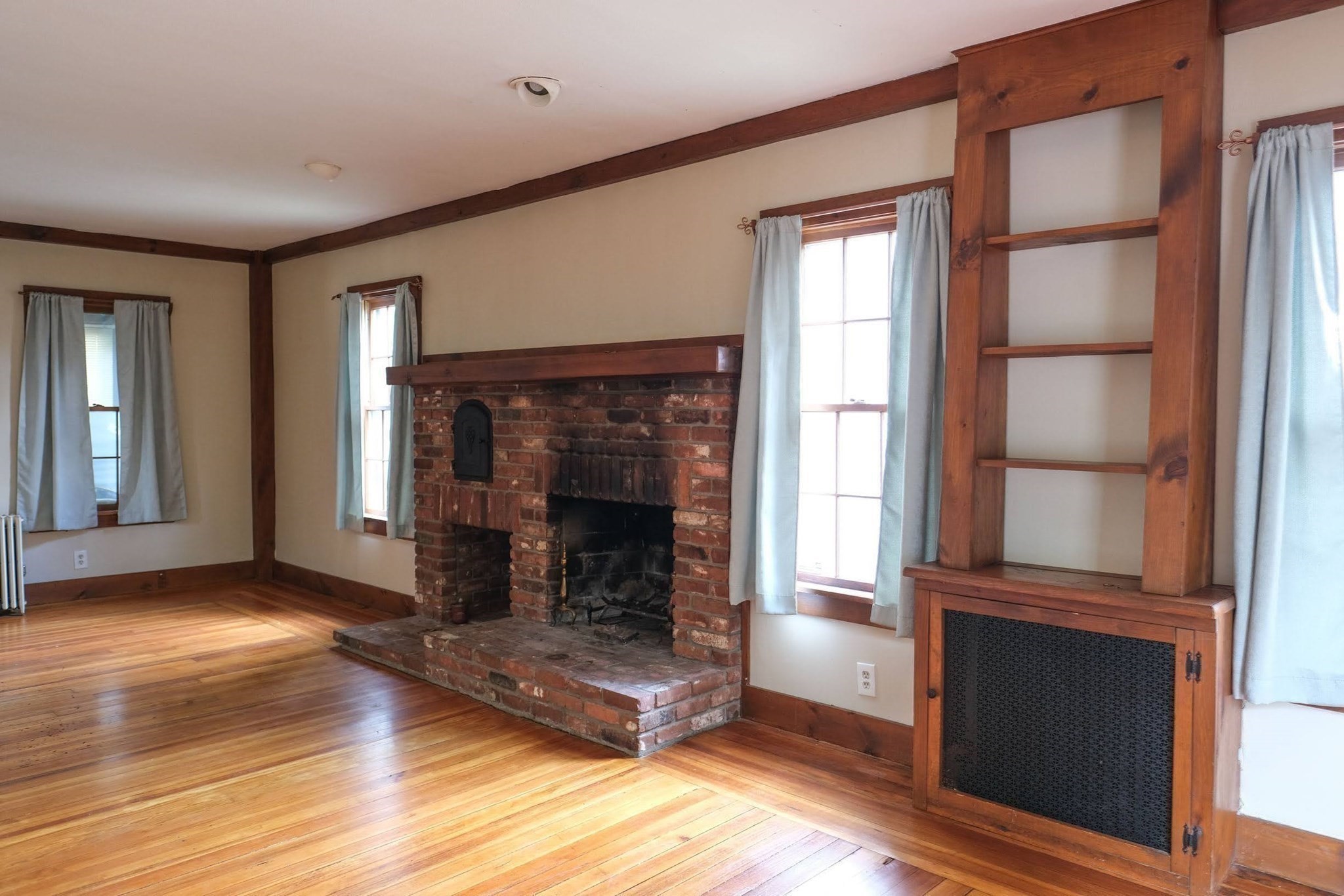 103 Farnsworth St Property Photo 7