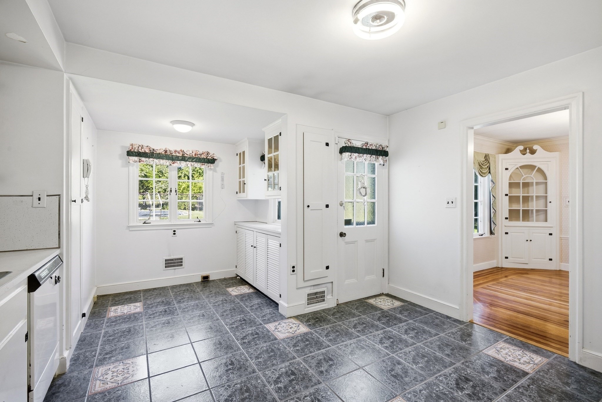 35 Forest Street Property Photo 11
