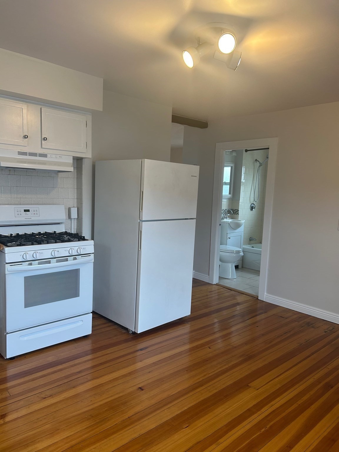 23 Roundy St # 2 Property Photo 1
