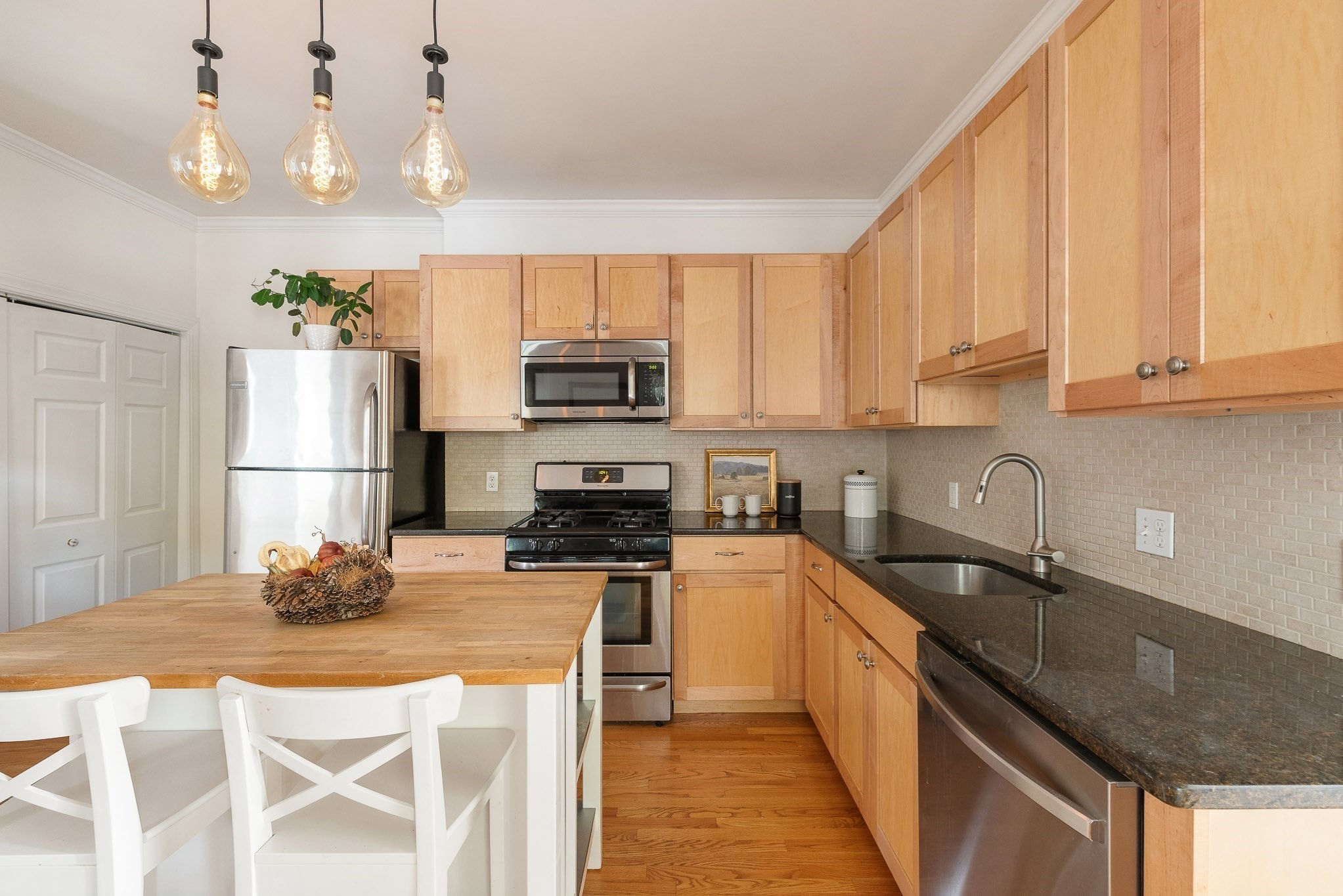 156 Adams St # 2 Property Photo 3