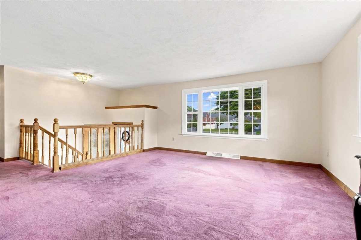 2040 Central St Property Photo 6