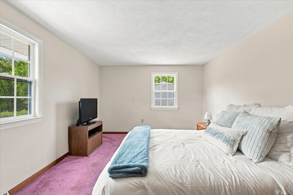 2040 Central St Property Photo 21