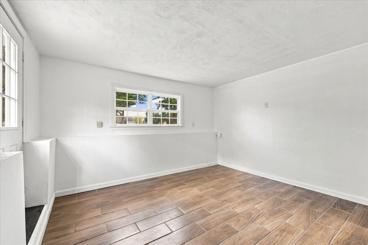 2040 Central St Property Photo 25