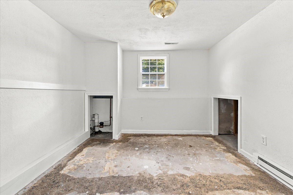 2040 Central St Property Photo 26
