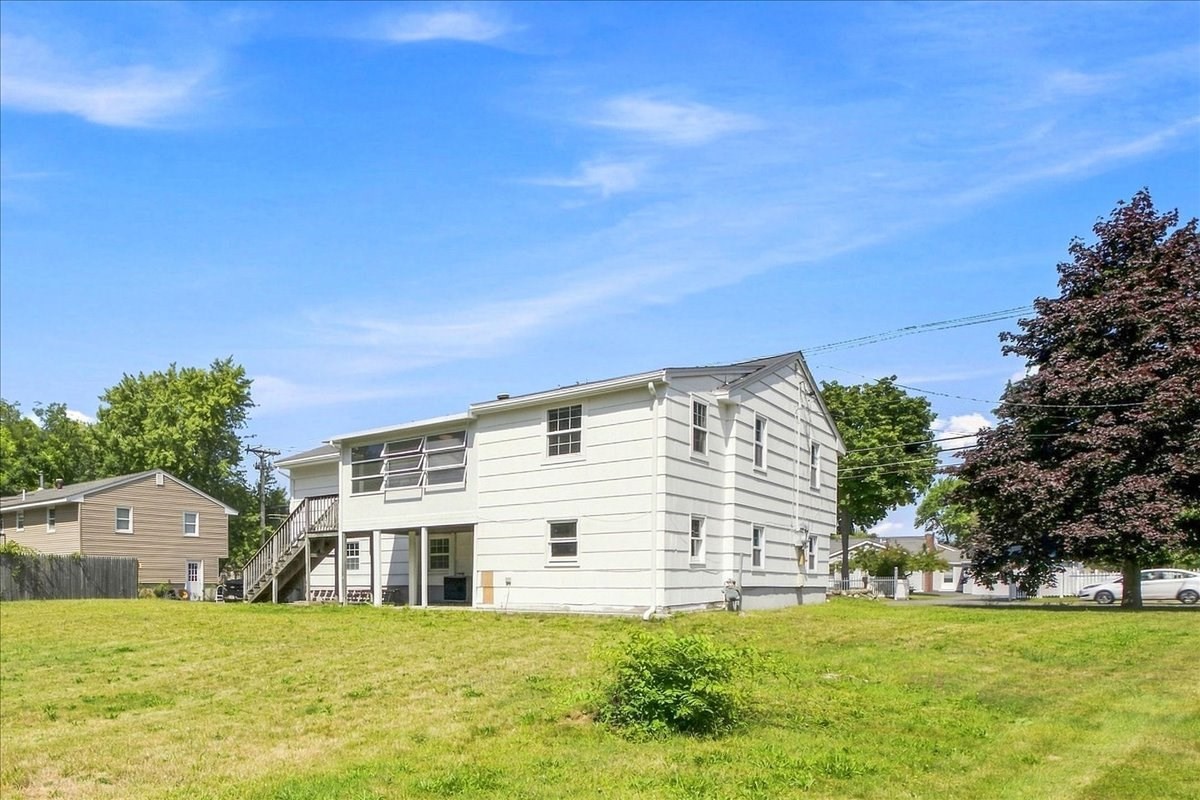 2040 Central St Property Photo 37