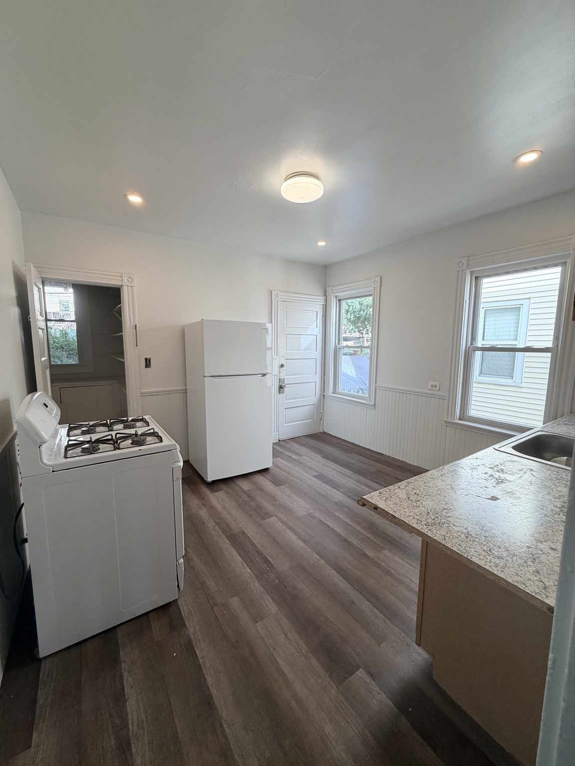 302 Washington St # 2 Property Photo 2