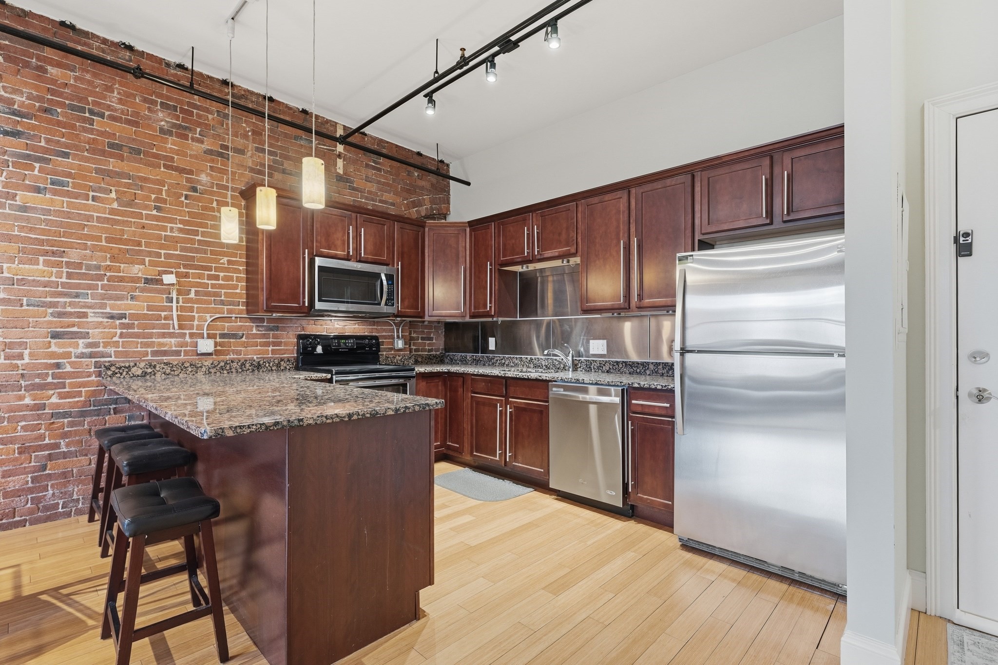 61 Market St # 3a Property Photo 1