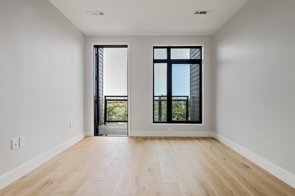 191 Washington Street # 513 Property Photo 2