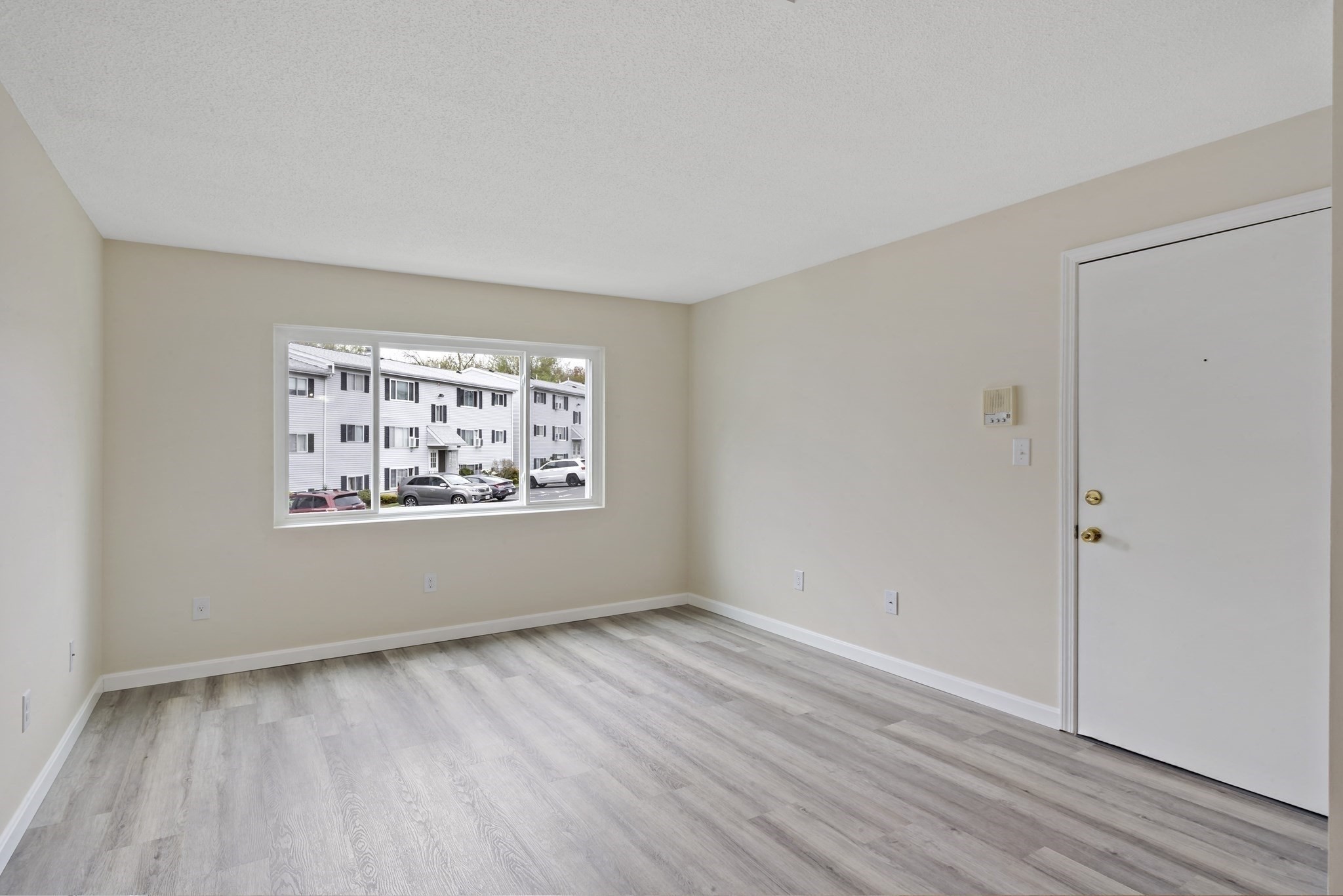 5455 N Main St # 4d Property Photo 2